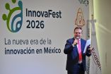 Marcelo Ebrard ofrece un discurso en la presentación de Innovafest 2026, frente a un escenario con el logotipo del evento y el lema “La nueva era de la innovación en México”, en un acto oficial de la Secretaría de Economía.