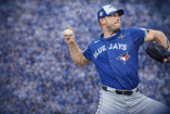 Max Scherzer durante una apertura con los Azulejos de Toronto. El veterano de 41 años acordó un contrato por 1 año y 3 millones de dólares para reforzar la rotación en 2026.