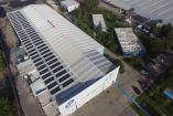 Durante años, los paneles solares industriales se asociaron principalmente con sostenibilidad y eficiencia energética.