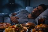 ¿Cenar pesado te hace tener pesadillas?