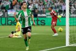 Alvaro Fidalgo celebra su primer gol con el Betis