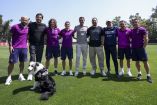 Leyendas del Barcelona, con Fernando Hierro, Amaury Vergara, dueño de las Chivas, y el técnico del Rebaño, Gabriel Milito.