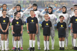 Jugadoras de Irán hacen el saludo militar