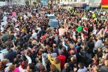 Gran concentración de personas afuera del Hospital de Oncología de La Mujer en Cuautepec, Ciudad de México, recibiendo a la jefa de Gobierno.