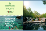 Anuncio turístico de Grupo Xcaret con snorkelistas en el mar y logotipo del parque con iconografía maya decorativa visible en letras promocionales.