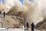 Trabajadores de la CESPT trabajaron para contener la megafuga de agua registrada en Tijuana cerca de Playas de Rosarito.