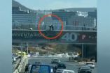 Un hombre en situación de calle se lanzó desde lo alto de un puente peatonal ubicado en el boulevard Bernardo Quintana, de Querétaro.