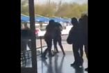 La mujer mencionó que el guardia de seguridad regresó corriendo al interior de la tienda para luego irse por la puerta trasera del lugar.