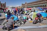 Maestros de la CNTE levantando sus campamentos del Zócalo de la CDMX.