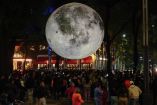 Luna gigante en Paseo de la Reforma.