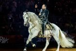 Pepe Aguilar en polémica por criris en gira por EU.