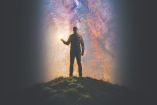 Antes de convertirse en materia viva, los elementos que componen cada organismo en la Tierra —el calcio de los huesos, el oxígeno de la atmósfera, el carbono de cada célula— tuvo que haber pasado por una o varias generaciones de estrellas que nacieron en esta región específica del cosmos.
