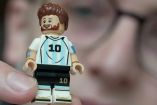Lego rindió homenaje a Lionel Messi. El modelo tiene dos opciones de construcción de la figura