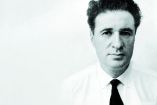 A pesar de tener los méritos editoriales y, por ende, el auspicio de dos de los directores de Excélsior, en el camino hacia la dirección general, Scherer García no libró las grillas.