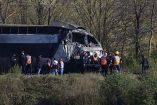 Tren de alta velocidad (TGV) en Francia con daños por choque con camión.