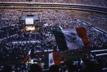 Foto durante la Pelea de Box del Mexicano Julio Cesar Chavez vs Greg Haugen. El mexicano defendió el Titulo CMB peso superligero en el Estadio Azteca.20/02/1993/MEXSPORT.