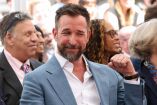 Actor Noah Wyle recibe su estrella en el paseo de la fama