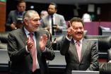 Adán López Hernández e Ignacio Mier, durante una sesión en el Senado de la Rep