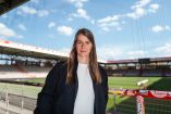 Marie-Louise Eta es la primera entrenadora en la historia de la Bundesliga varonil.