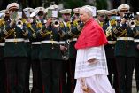 El Papa León XIV a su llegada al Palacio Presidencial