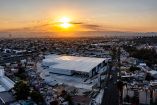 Por el contrario, las empresas que buscan eficiencia, flexibilidad y cercanía con sus mercados valoran cada vez más los espacios industriales urbanos.
