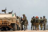 Soldados del ejército israelí patrullan la frontera con el sur del Líbano.