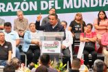 Janecarlo Lozano habla en evento público frente a locatarios durante presentación del programa Mercados Corazón del Mundial en GAM