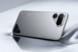 Tiene sistema operativo basado en Android 16, un procesador MediaTek Dimensity 7100 5G, 8 Gigabytes de RAM y 256 Gigabytes de almacenamiento.