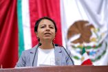 Diputada Liz Salgado Viramontes en tribuna del Congreso de la Ciudad de México durante sesión, con bandera de México al fondo