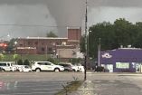 Viviendas reducidas a escombros tras el paso del tornado en Enid, Oklahoma.