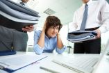 El burnout fuera del trabajo se vuelve común en jóvenes con fatiga constante; la OMS limita el término al ámbito laboral mientras crece el enfoque en bienestar integral.