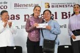 Presidenta entrega tarjetas de Programas para el Bienestar en Hidalgo