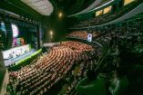 Auditorio lleno durante la inauguración del Tianguis Turístico México 2026 en Acapulco con autoridades en el escenario y asistentes.