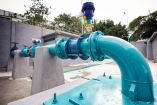 Para hacer frente a la época de estiaje y la actual onda de calor, el Sistema Cutzamala incrementó el bombeo de 15 mil a más de 16 mil 500 litros por segundo de agua potable al Valle de México.