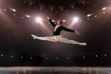 El ballet clásico combina técnica, música y emoción.