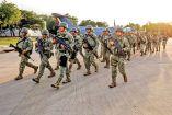 Militares de la Defensa marchando en calles de Sinaloa.
