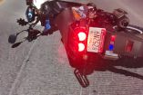 Motocicleta volcada con placas del Estado de México sobre carretera Pachuca–Ciudad Sahagún, tras accidente en Mineral de la Reforma.