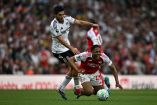 Raúl Jiménez dejó claro que sus habilidades como futbolista no son las defensivas.