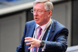 Alex Ferguson encendió la preocupación tras ser trasladado al hospital desde Old Trafford, en un episodio que revive su delicado antecedente de salud en 2018.