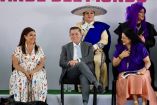 Funcionarios y artistas participan en evento cultural en Coyoacán; destacan vestuarios tradicionales y presentación en escenario