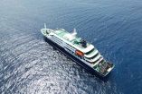 Vista aérea del crucero de lujo MV Hondius donde se presente un brote de hantavirus.