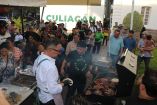 Ciudadanos de Culiacán se reunieron frente al Palacio Municipal para celebrar la salida de Rocha.