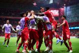 Jugadores del Toluca celebran con Everardo López el tanto que marcó para dejar la ruta clara rumbo a la final de la Copa de Campeones de Concacaf.