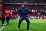 Antonio Mohamed celebra efusivamente la clasificación de los Diablos Rojos a la final de la Copa de Campeones de Concacaf.