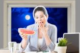 ¿Comer sandía en la noche hace daño?