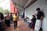 Fans de BTS esperan entre bailes, pancartas y cansancio antes del concierto