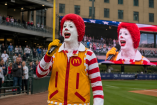 La actuación de Ronald McDonald ocurrió el fin de semana pasado, pero el video se viralizó este jueves en redes sociales.