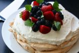 Receta de pavlova con frutos rojos