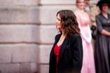 Isabel Díaz Ayuso durante la recreación histórica del 2 de mayo en la Puerta del Sol de Madrid en 2026.