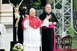 Papa León XIV dando un discurso en Nápoles en su primer aniversario como máximo jerarca católico.